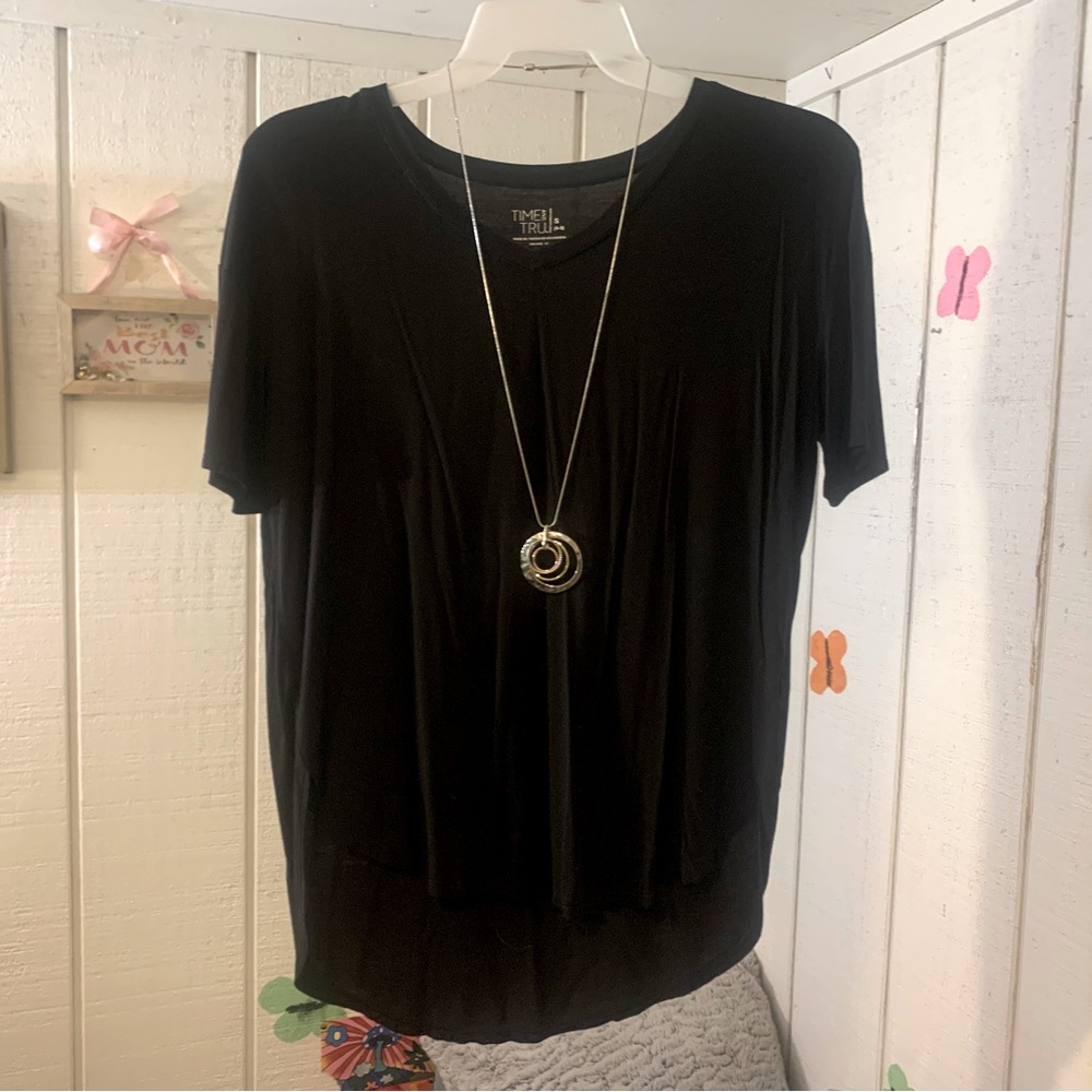 Time and True Casual long tail short front shirt with necklace